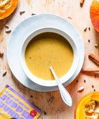 Zubereitete Suppe mit Kürbis-Garam-Masala-Geschmack des fermentierten Suppenwunders von Miss Mineva's